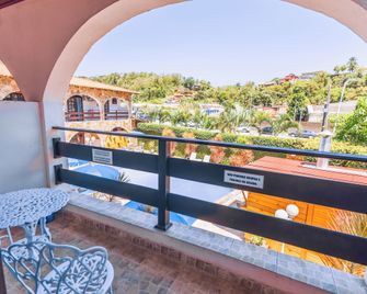 Velinn Pousada Casa De Pedra Ilhabela - איליאבלה - מרפסת