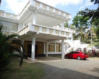 Lagoon Waves Hotel - Katunayake - Gebäude