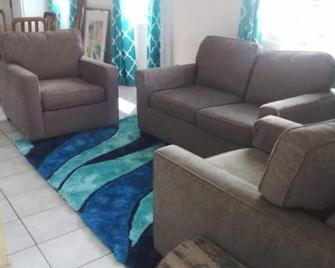 Dover Apt 3 by the beach in the Gap - Christchurch - Living room