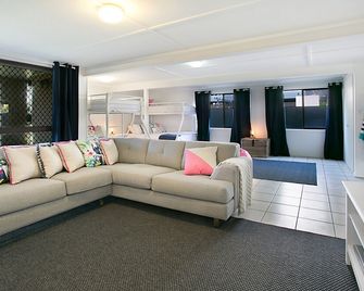 Petrel by the Sea - Mermaid Beach - Wohnzimmer