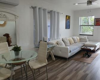 Tropical Hideaway! - Fort Lauderdale - Salon