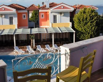 Cundavilla Hotel & Suites - Ayvalik - Balcony