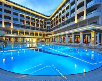 جولدن روك بيتش هوتل - شامل جميع الخدمات - مارماريس - حوض السباحة