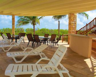 Corcomoran Luxury beachfront house - Telchac Puerto - Patio