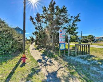 1 Ocean Fun Emerald Isle Apt, Steps to Beaches! - Emerald Isle - Outdoors view
