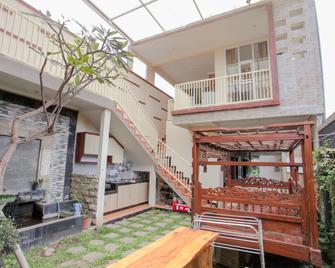 OYO 1692 Villa Akbar 3 - Batu - Edificio