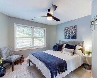 Hidden Acres Escape-A Bluegrass Retreat - Blaine - Bedroom