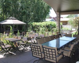 Sunny's Garden 4 HomeStay - Taylorsville - Patio