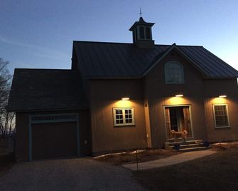 Experience Vermont charm! Up to 5 bedrooms available Please inquire for rates - Middlebury - Building