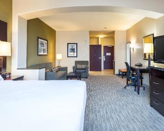 Holiday Inn Express Hotel & Suites Columbus - Columbus - Bedroom
