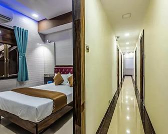 Hotel Plaza Mumbai - Bombay - Pasillo