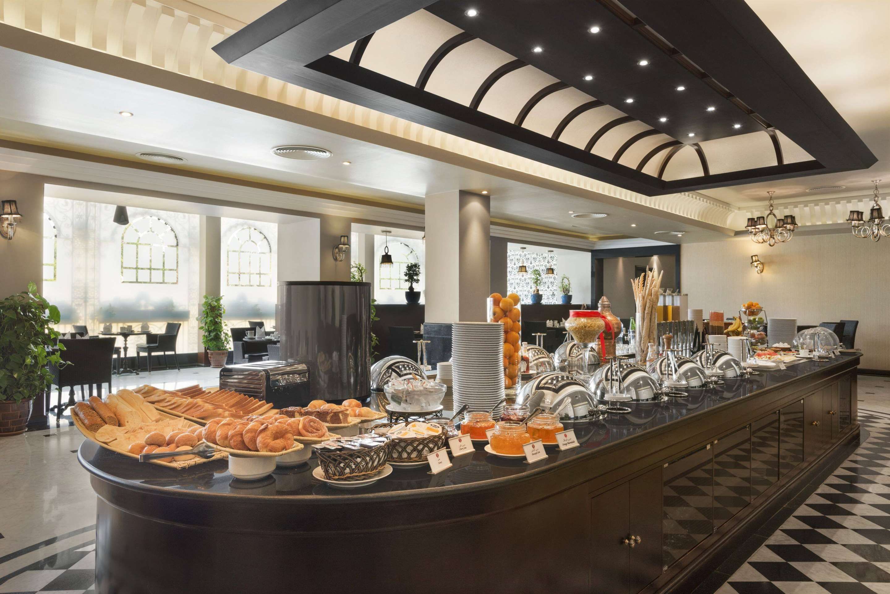 Ramada by Wyndham Bahrain - Manama - Buffet