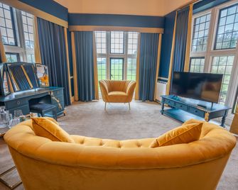 Broome Park Hotel - Canterbury - Living room