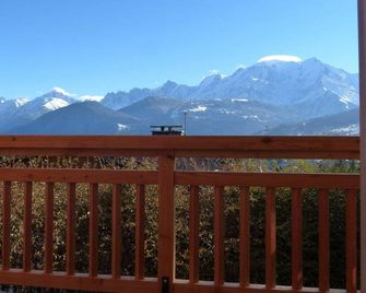 F2 apartment in chalet facing Mont Blanc (pets not allowed) - Combloux - Balcony