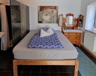 Ferienwohnungen Heinrichsberger - Bad Aibling - Schlafzimmer