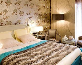 Logis Hotel Le Parc & Spa - Saint-Hippolyte - Bedroom