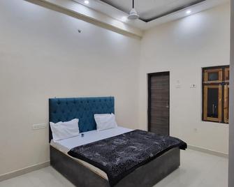 The Rama Palace - Sītāpur - Bedroom