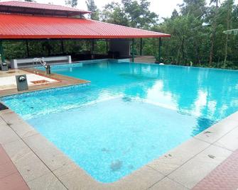 Eka Resort Sakleshpur - Hassan - Pool