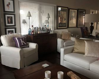 Gorgeous, Relaxing & FUN Entire House near Beach, Lake, and Kemah Waterfront - יוסטון - סלון