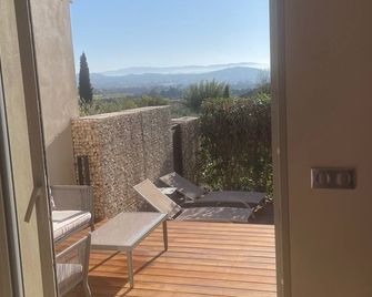 logement avec jacuzzi - Joucas - Balkon