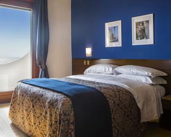 Hotel Sinuessa Terme - Mondragone - Спальня