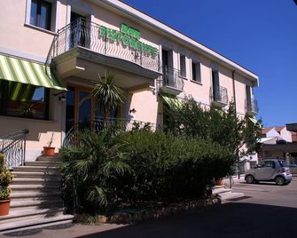 Hotel Stella 2000 - אולביה - בניין