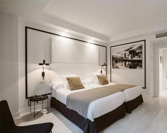 Hotel Ilunion Abando Bilbao - Bilbao - Soverom