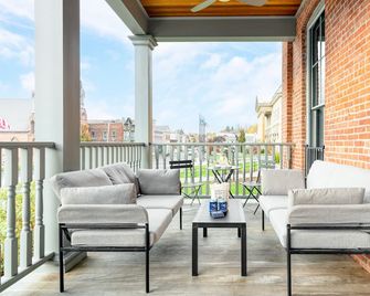 Outdoor Living & Upscale Charm | Catskill Main Street | Beatrice by AvantStay - Catskill - Balcone