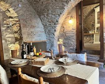 13th Century Stone House - Faugères - Comedor