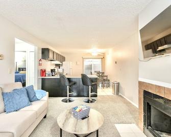 The Hygge apt C - Colorado Springs - Sala de estar