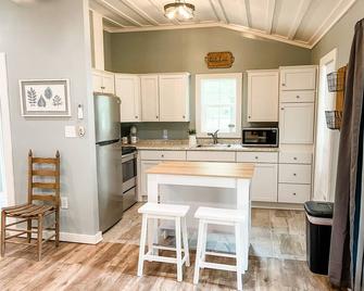 New - Adorable Cottage W/ Full Kitchen/ Free Tandem Bike - Jefferson - Kitchen