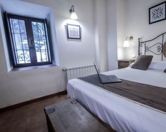 Posada Peña Pintada by Vivere Stays - Cercedilla - Schlafzimmer