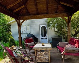 Aunt Connie's Cottage - Oberlin - Patio