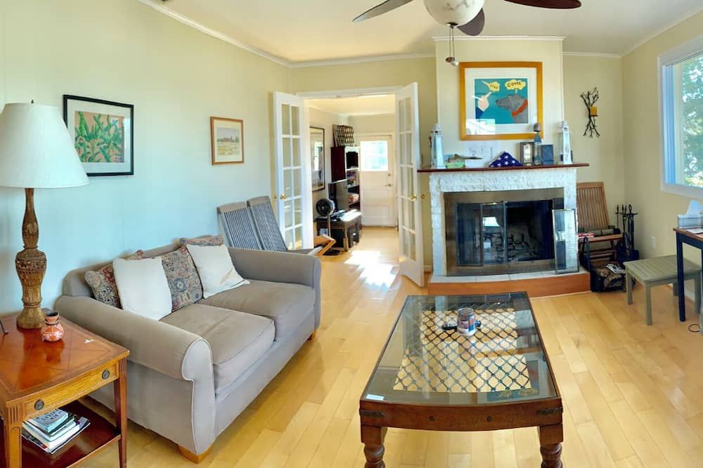 Cozy and modern renovated Bayfront home with private pier and amazing views