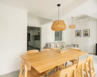 Figueiras House Pópulo Beach - Ponta Delgada - Dining room