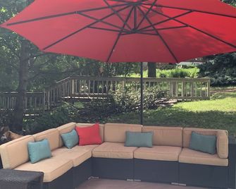 Welcome To The Beach House!! - Maple Lake - Patio