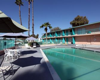 Best Inn & Suites - El Cajón - Piscina