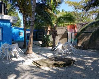 Blue Magic Hostel - Cozumel - Patio