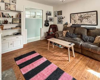 2 Bedroom Cozy Home In Hindås - Hindås - Sala de estar