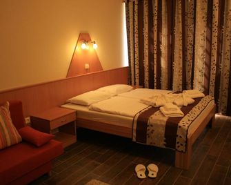 Sástó Hotel - Gyöngyössolymos