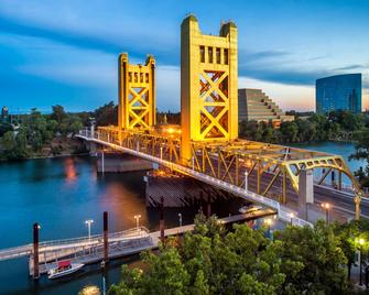Embassy Suites by Hilton Sacramento Riverfront Promenade - סקרמנטו - בניין