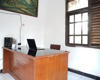 Spot On 93655 Home Stay Syariah Habibie - Pelabuhanratu - Recepción