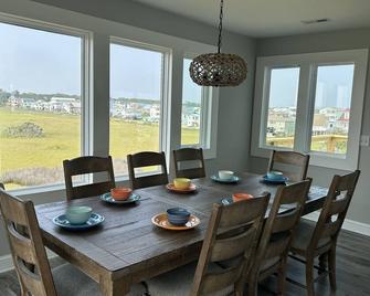 Holden Beach House Second Row with surround views! - Holden Beach - Dining room