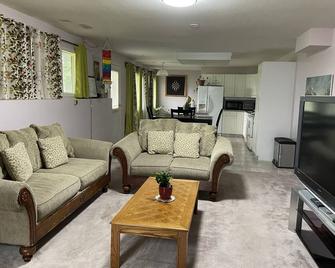 The Imperial Ranchettes Guest Suite in Horse Lake - Lone Butte - Sala de estar