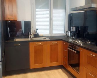 Fully renovated family home in the center of Kervignac. 15 minutes from the beaches. - Kervignac - Kitchen