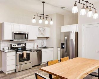 Theatre District, Gym Access, Free Parking - Louisville - Kitchen