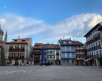 Unique 4-floor Home in Historic Plaza Casa Axula - Hondarribia - Varanda