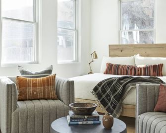 The Haddie - Stunning studio steps from Plaza w/ free parking - Santa Fe - Bedroom