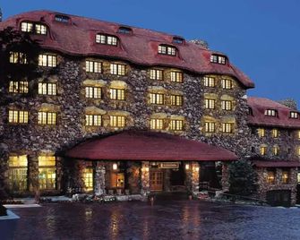 Whimsical Mountain retreat with gorgeous views and privacy. - Asheville - Building