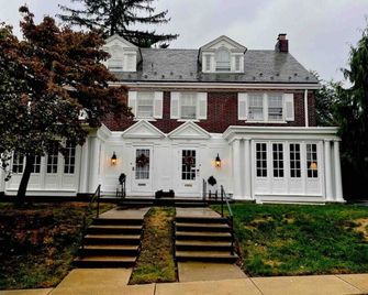 Classic 1920s West End Duplex - Allentown - Building